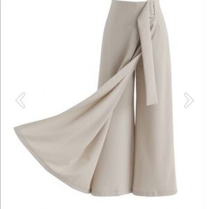 Wide leg flap pants cream.